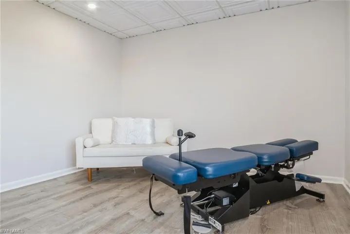 2335  Tamiami N TRL, Naples, FL 34103