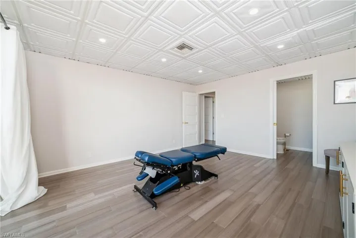 2335  Tamiami N TRL, Naples, FL 34103