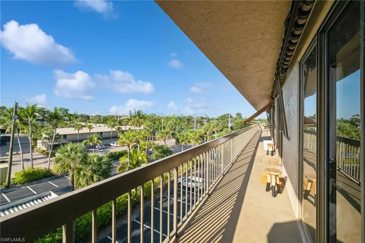 2335  Tamiami N TRL, Naples, FL 34103