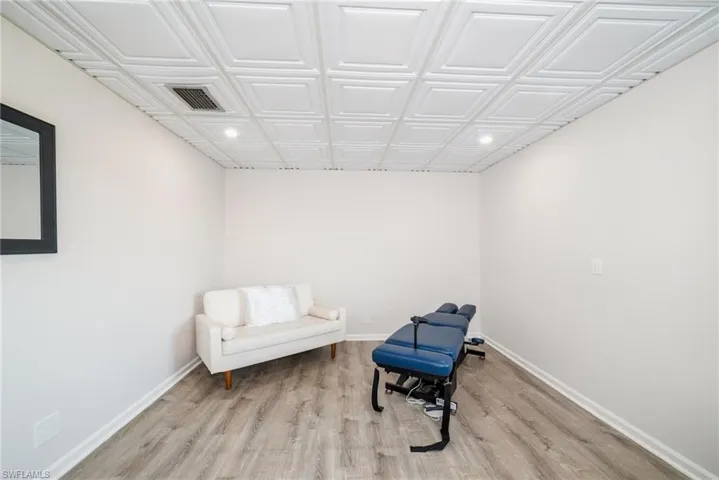 2335  Tamiami N TRL, Naples, FL 34103