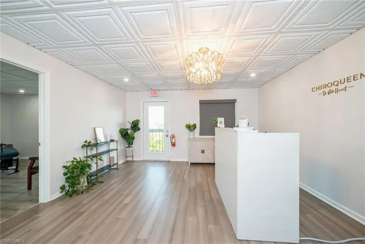 2335  Tamiami N TRL, Naples, FL 34103