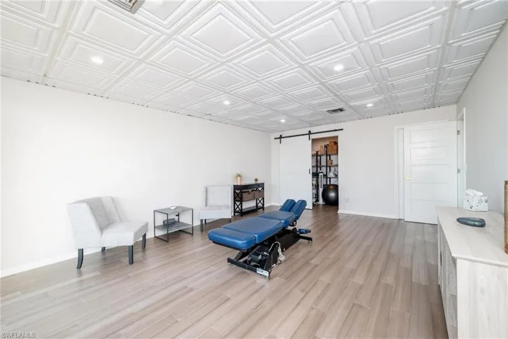 2335  Tamiami N TRL, Naples, FL 34103