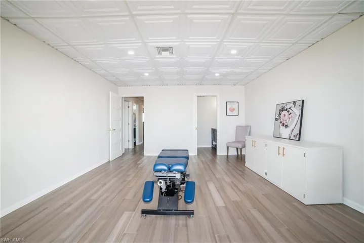 2335  Tamiami N TRL, Naples, FL 34103