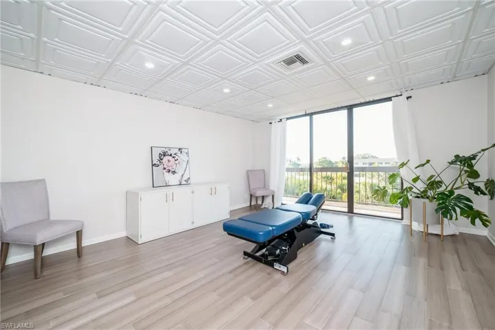 2335  Tamiami N TRL, Naples, FL 34103