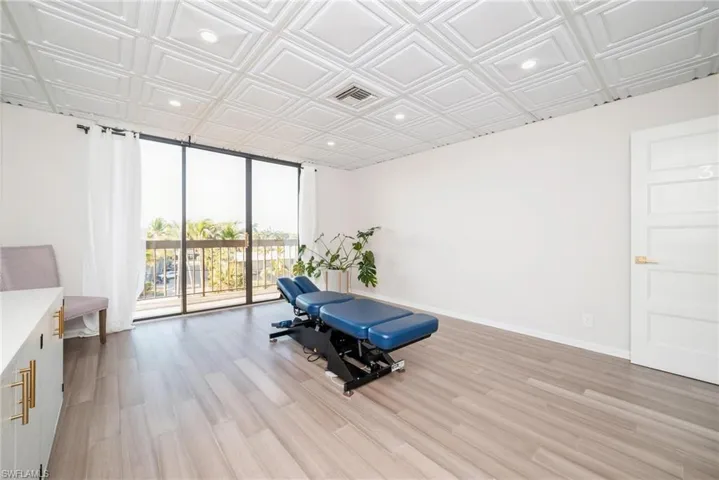 2335  Tamiami N TRL, Naples, FL 34103
