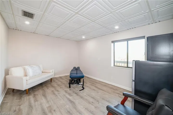 2335  Tamiami N TRL, Naples, FL 34103