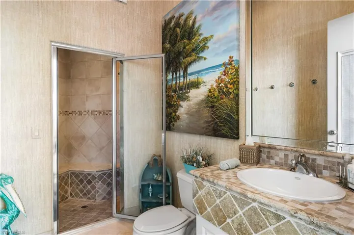 This is the pool bath with Steam Room!