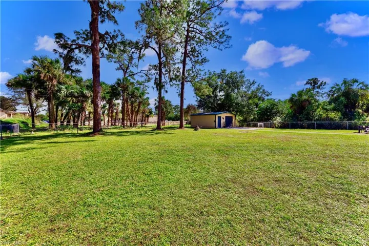 View of yard featuring an outdoor structure