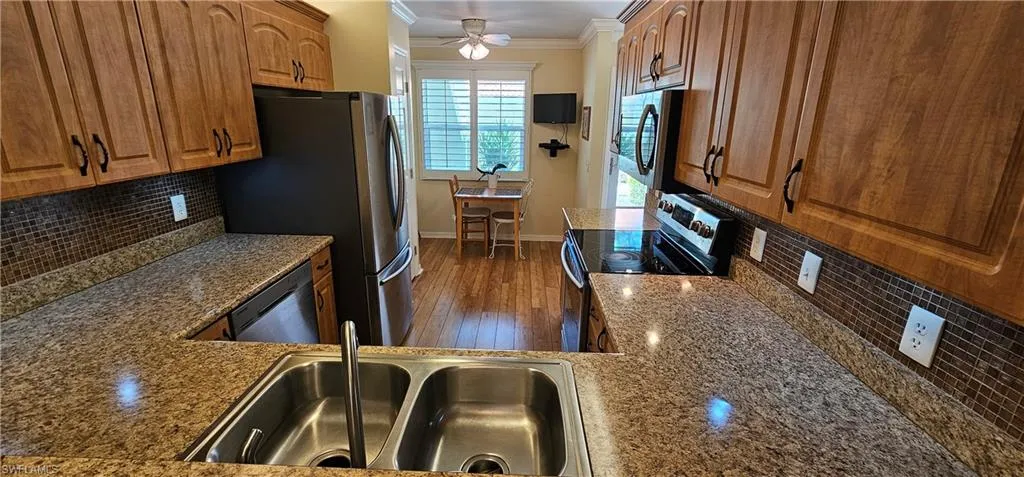 289 Robin Hood Cir 101, Naples, Florida 34104