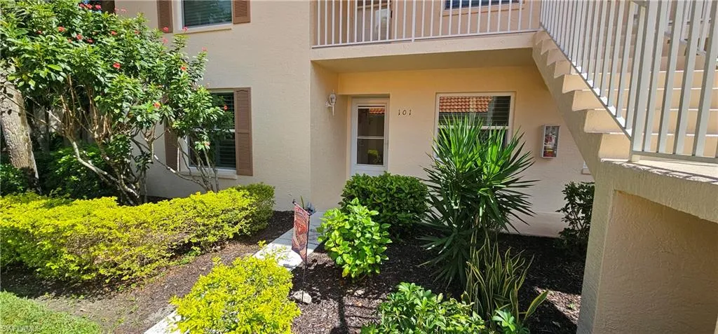 289 Robin Hood Cir 101, Naples, Florida 34104