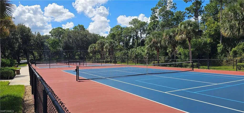 289 Robin Hood Cir 101, Naples, Florida 34104