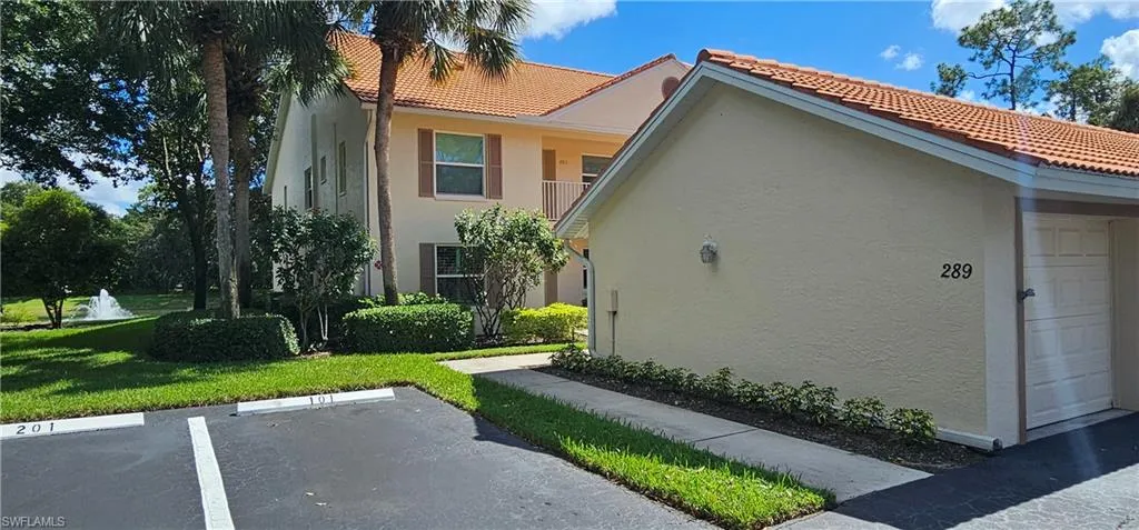 289 Robin Hood Cir 101, Naples, Florida 34104