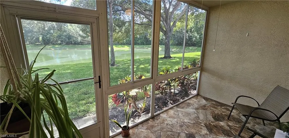 289 Robin Hood Cir 101, Naples, Florida 34104