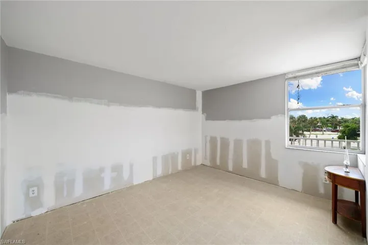 Unfurnished room with light tile patterned floors