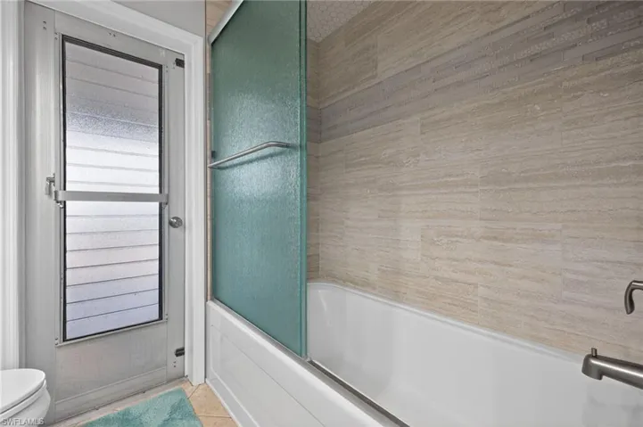 2nd Bathroom/Pool bath
