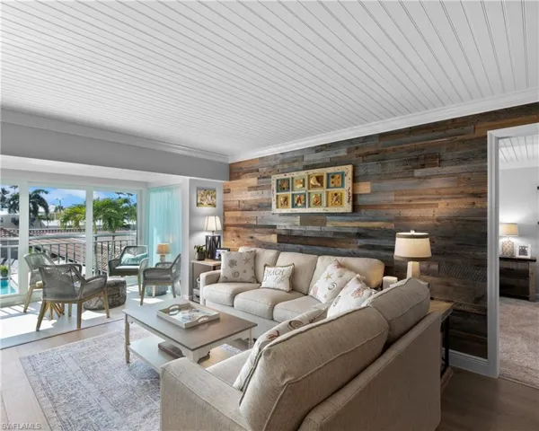 2600  Gulf Shore N BLVD, Naples, FL 34103