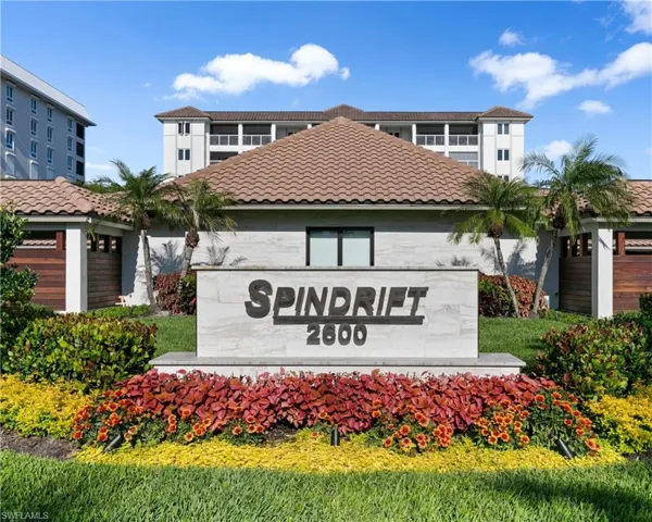 2600  Gulf Shore N BLVD, Naples, FL 34103