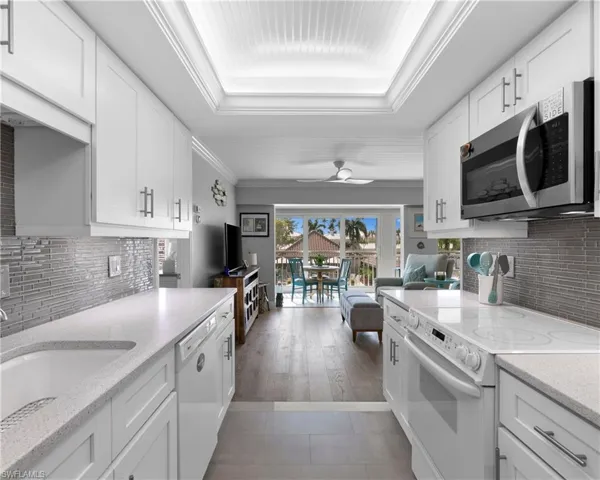 2600  Gulf Shore N BLVD, Naples, FL 34103