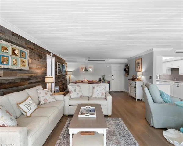 2600  Gulf Shore N BLVD, Naples, FL 34103