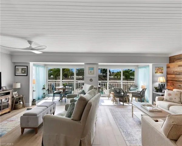 2600  Gulf Shore N BLVD, Naples, FL 34103