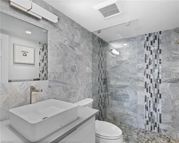 2600  Gulf Shore N BLVD, Naples, FL 34103
