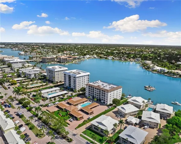 2600  Gulf Shore N BLVD, Naples, FL 34103