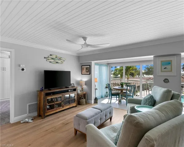 2600  Gulf Shore N BLVD, Naples, FL 34103