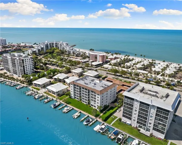 2600  Gulf Shore N BLVD, Naples, FL 34103