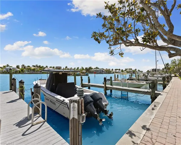 2600  Gulf Shore N BLVD, Naples, FL 34103