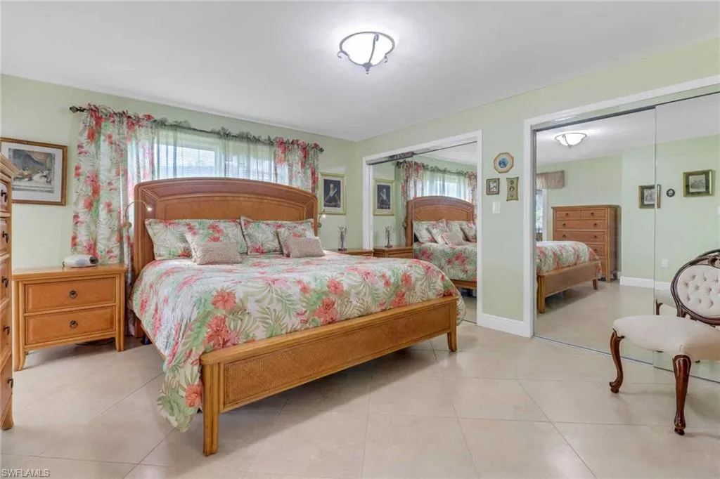 5595 RATTLESNAKE HAMMOCK RD, Naples, FL 34113,225016038