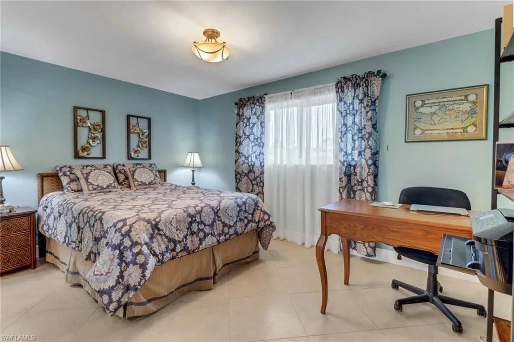 5595 RATTLESNAKE HAMMOCK RD, Naples, FL 34113,225016038
