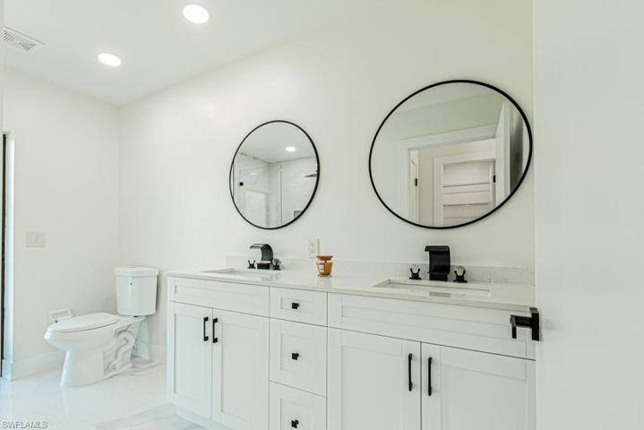 Dream master bath w/dual vanities