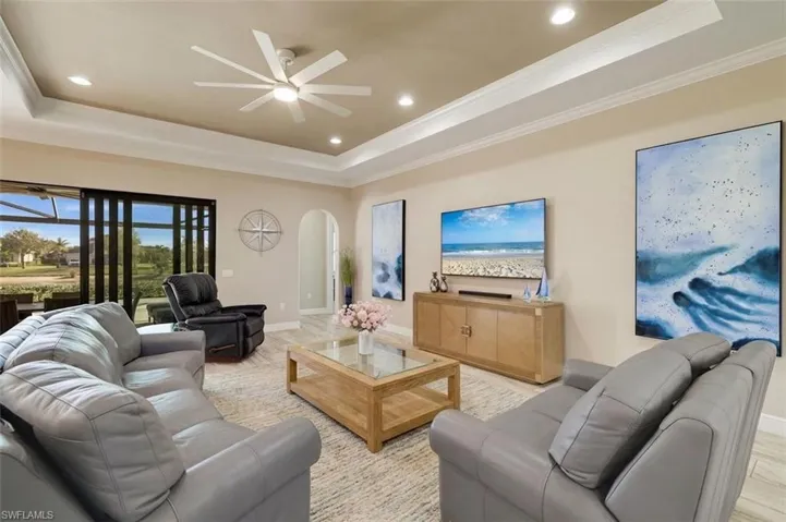 10085 Avalon Lake Cir, Fort Myers, Florida 33913