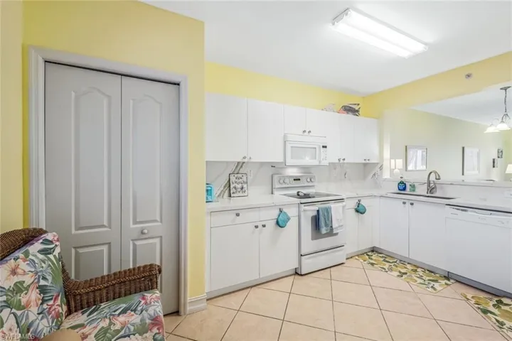 7822 Great Heron Way 206, Naples, Florida 34104