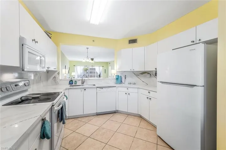 7822 Great Heron Way 206, Naples, Florida 34104