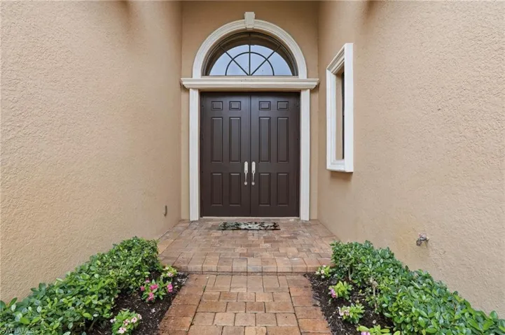 5717 Hammock Isles Dr, Naples, Florida 34119