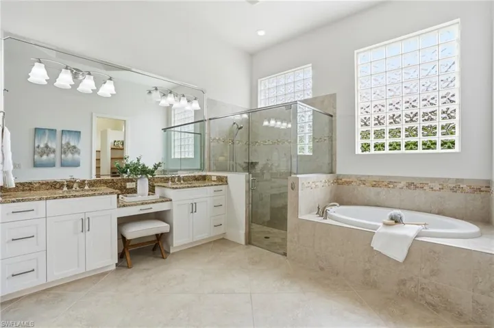 5717 Hammock Isles Dr, Naples, Florida 34119