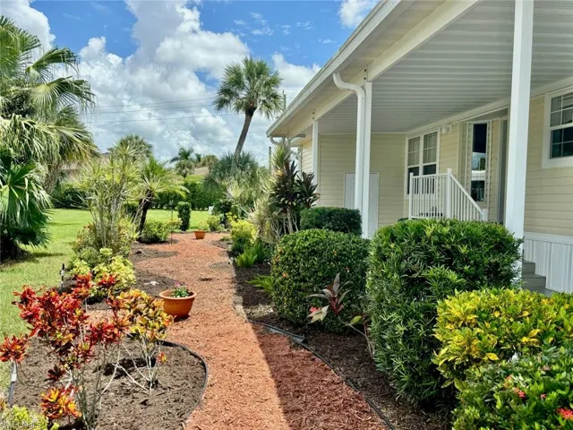 527  Monte Carlo  LN, Naples, FL 34112