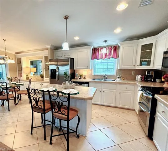 527  Monte Carlo  LN, Naples, FL 34112
