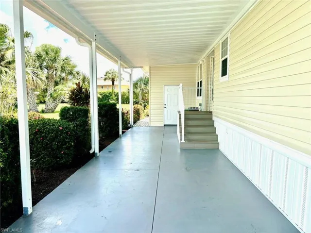 527  Monte Carlo  LN, Naples, FL 34112
