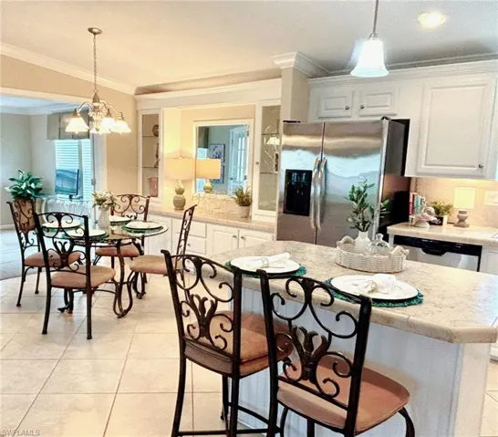 527  Monte Carlo  LN, Naples, FL 34112