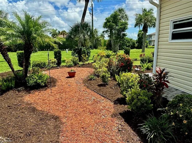 527  Monte Carlo  LN, Naples, FL 34112