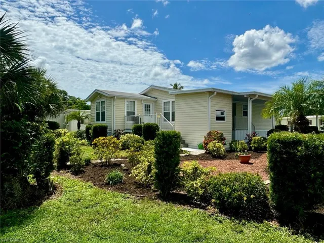527  Monte Carlo  LN, Naples, FL 34112