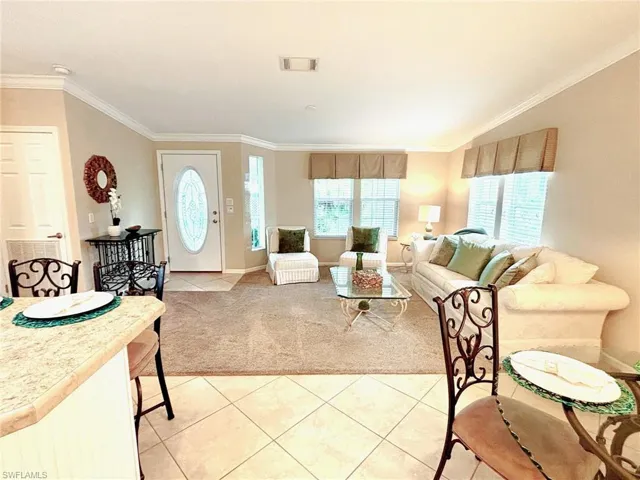 527  Monte Carlo  LN, Naples, FL 34112