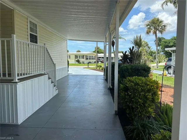 527  Monte Carlo  LN, Naples, FL 34112