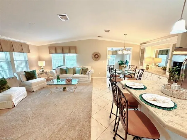527  Monte Carlo  LN, Naples, FL 34112