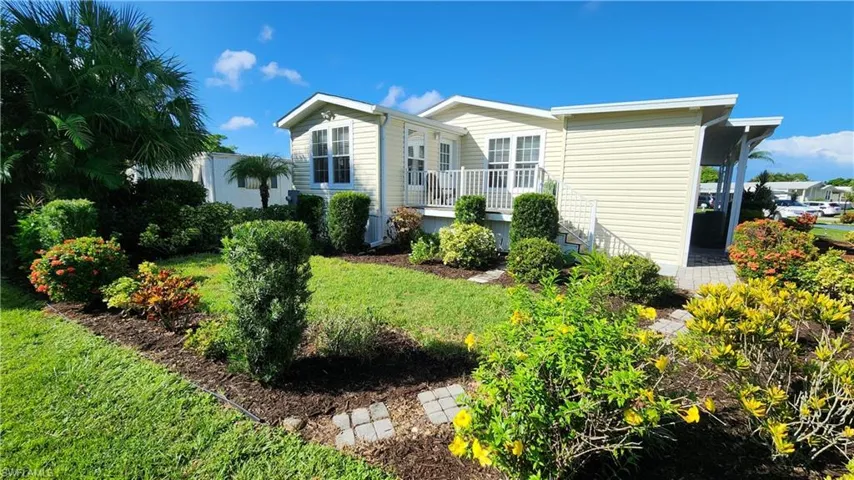 527  Monte Carlo  LN, Naples, FL 34112