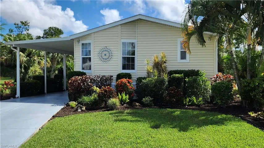 527  Monte Carlo  LN, Naples, FL 34112