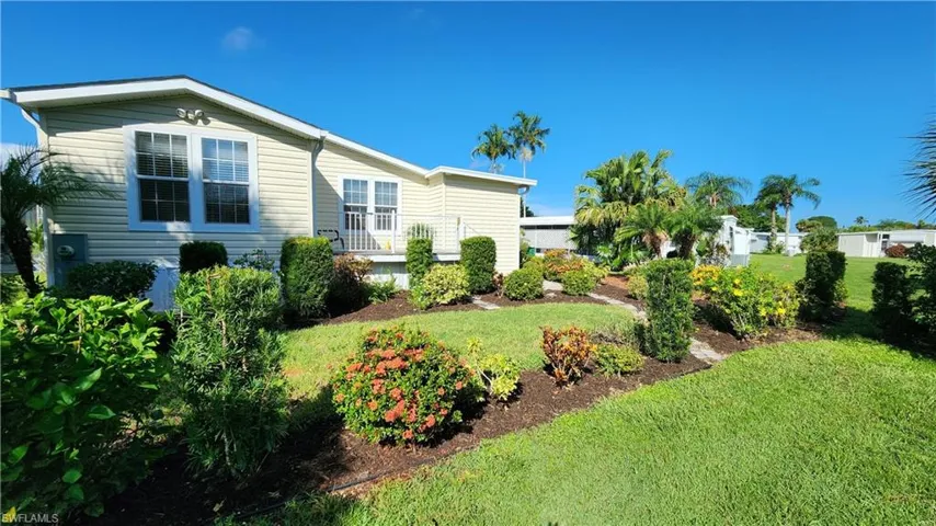 527  Monte Carlo  LN, Naples, FL 34112