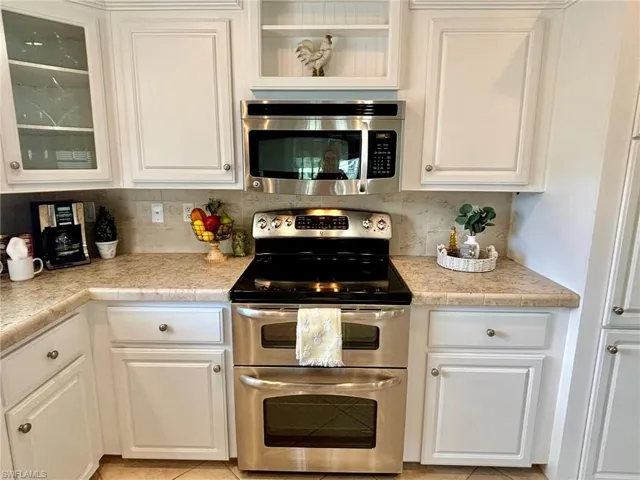 527  Monte Carlo  LN, Naples, FL 34112